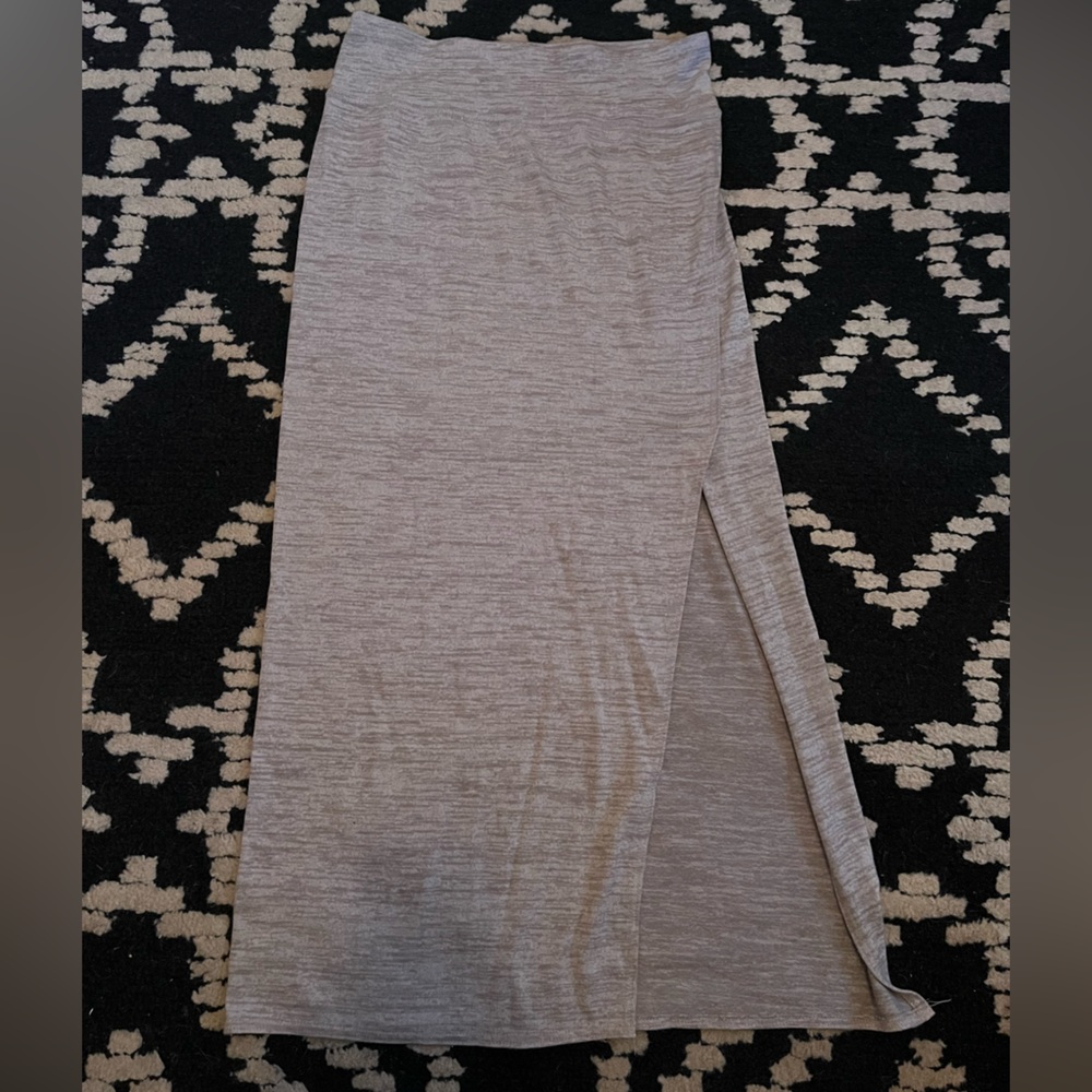 Medium Wilfred midi skirt.